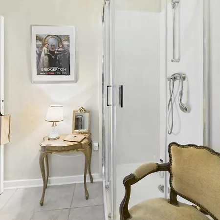 Apartment Bridgerton Chronicle *