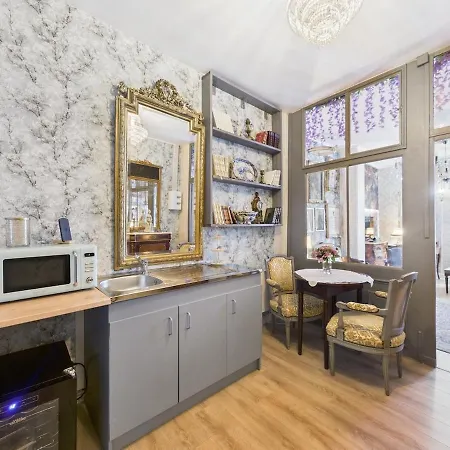 Bridgerton Chronicle Apartment